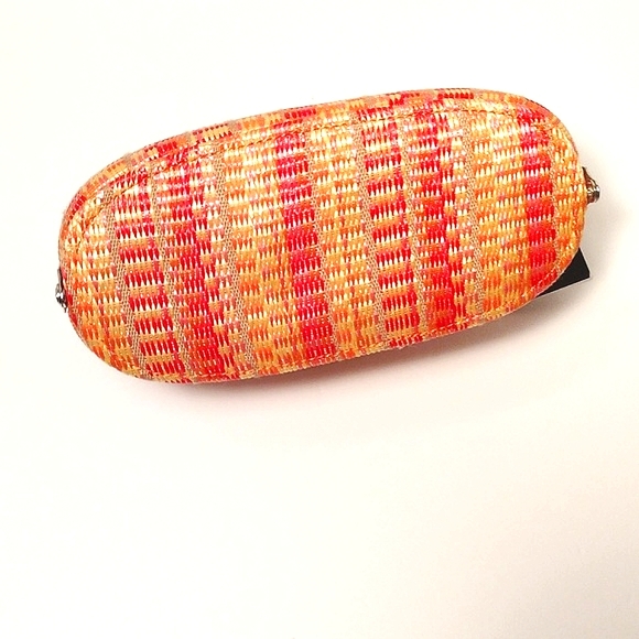 d'margeaux clutch purse silver chain strap and silver handle. - Picture 5 of 12